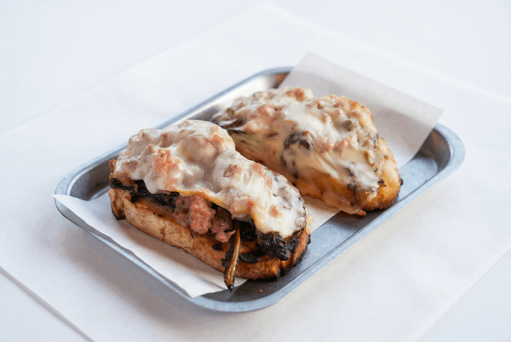 Bruschetta salsicce, friarielli e provola